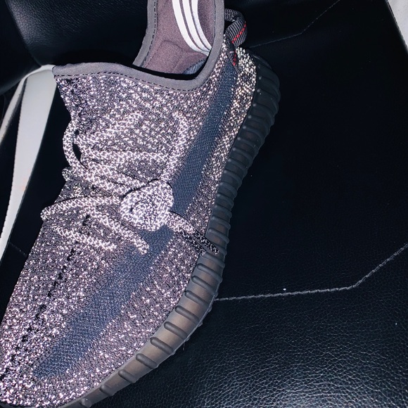 Yeezy Boost 350 V2 ( Black ) Statics - Picture 2 of 8